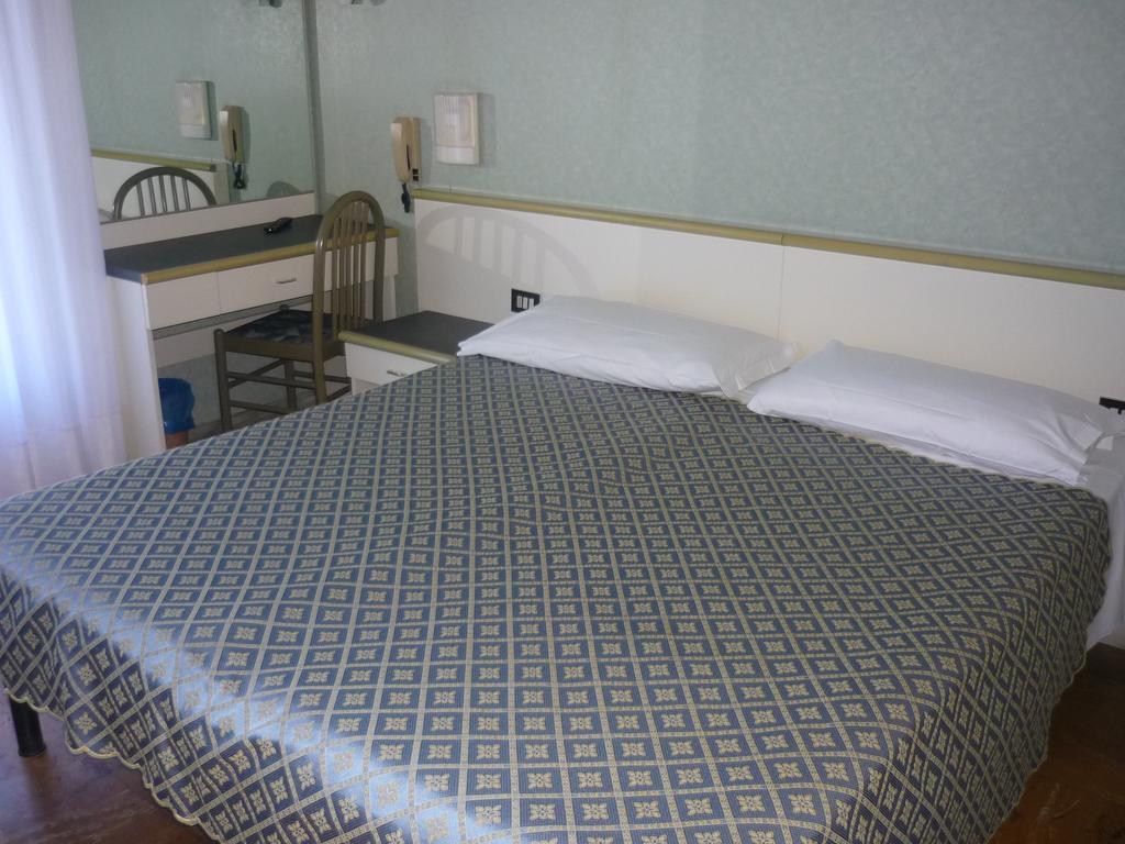 Hotel Europa Arma di Taggia Δωμάτιο φωτογραφία